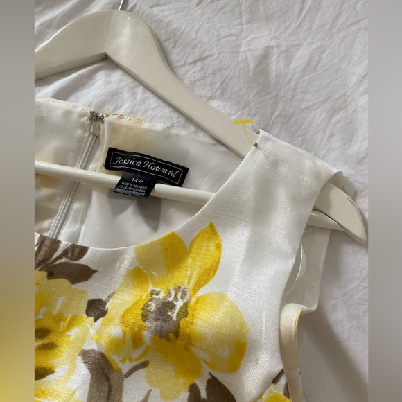 🌼Jessica Howard Designer Dress 👗14W with Gorgeous🌼Yellow Flowers. Like New 🌼 - Picture 7 of 16